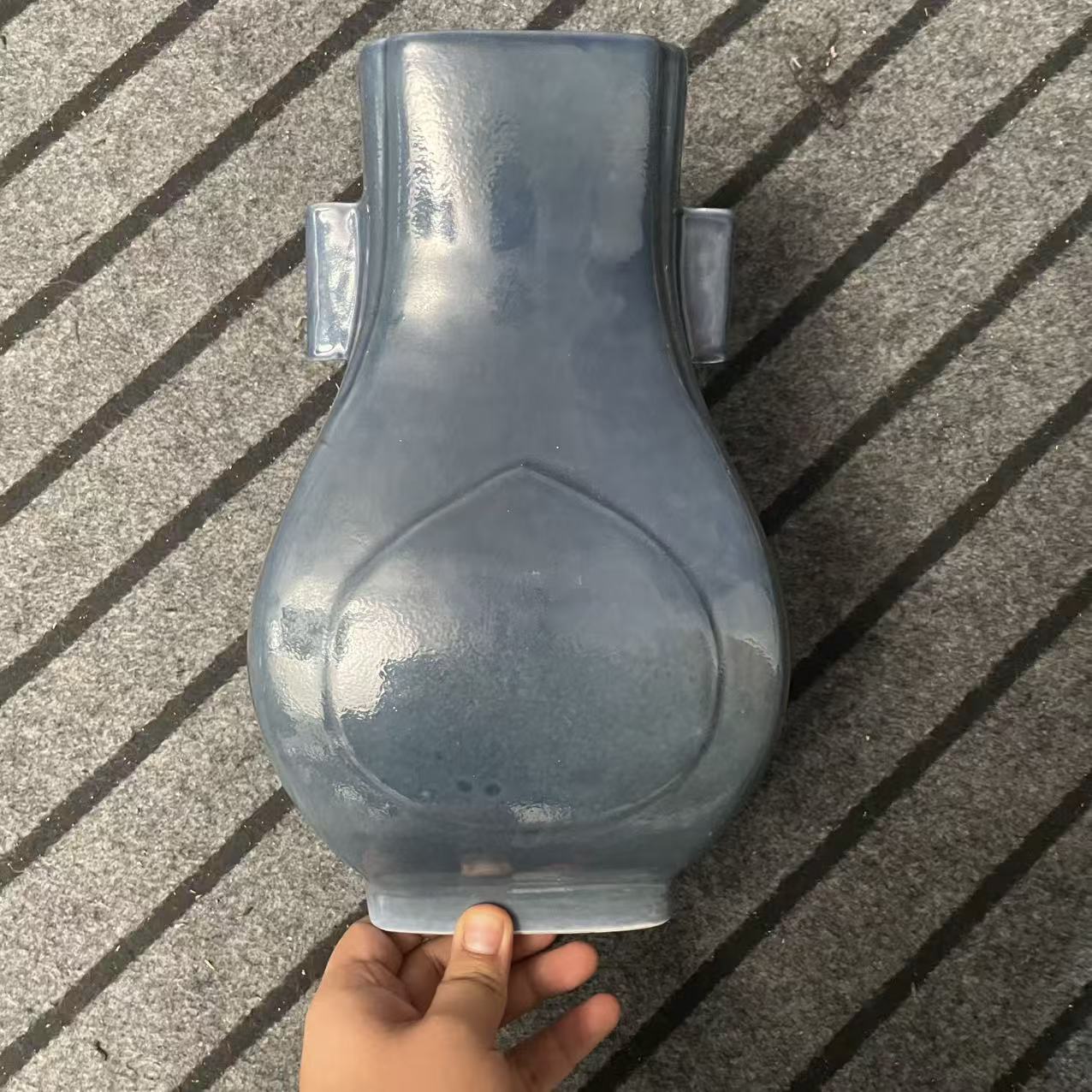 霁蓝釉单色釉贯耳瓶