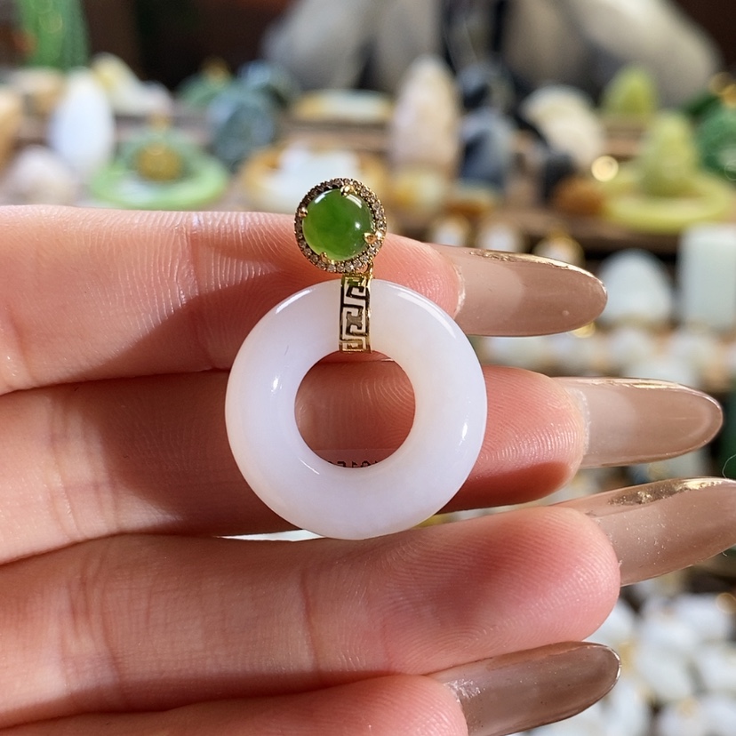 【闪购商品】和田玉吊坠18K金镶嵌