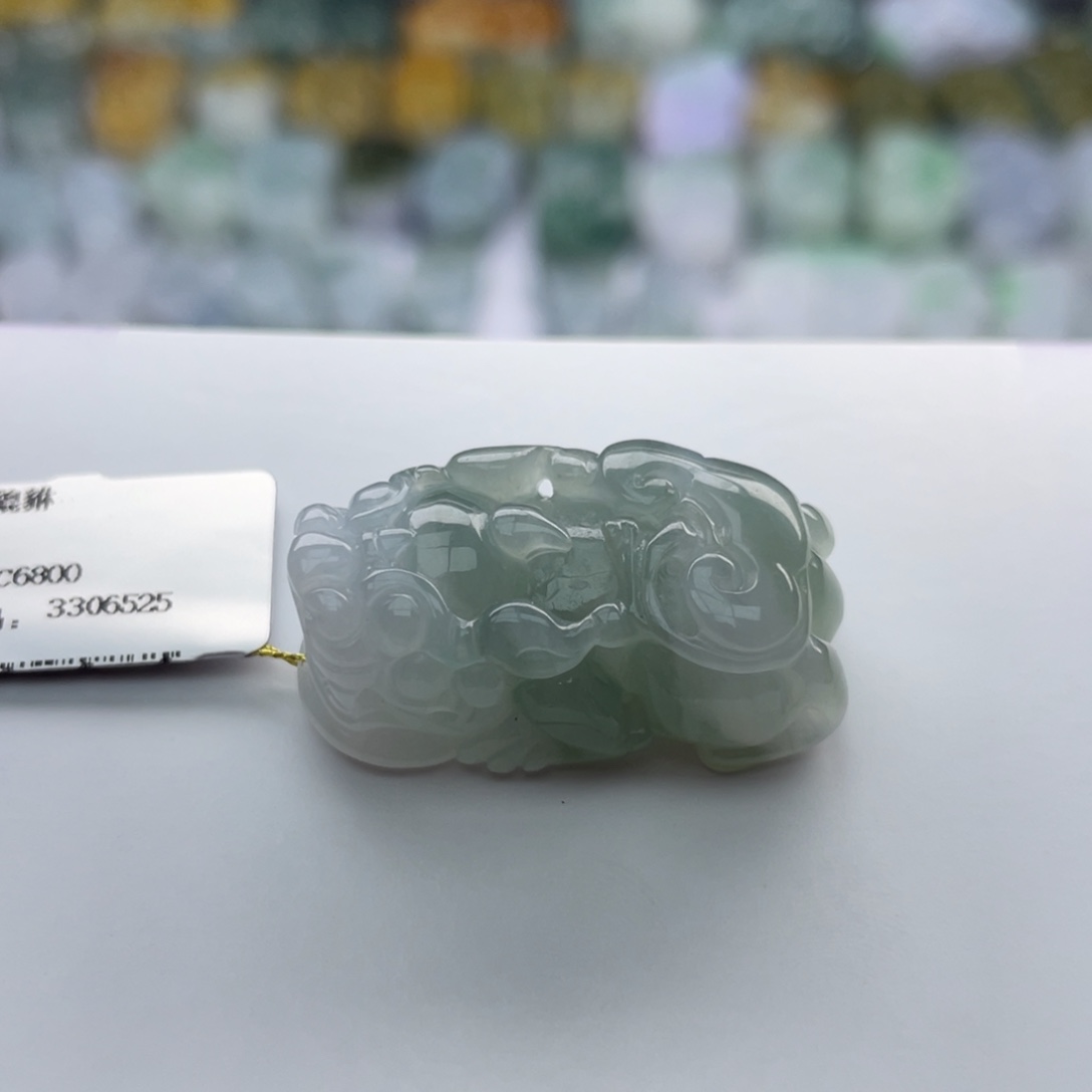 翡翠未镶嵌颈饰貔貅