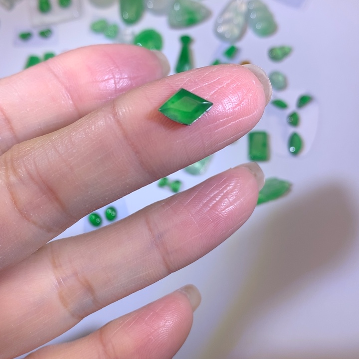 翡翠未镶嵌套链切割