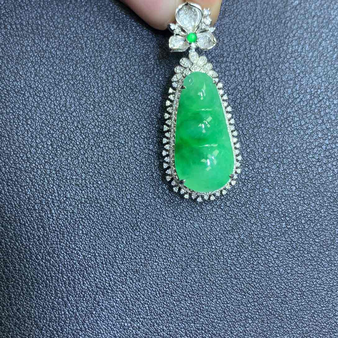 翡翠颈饰18K金镶嵌翡翠