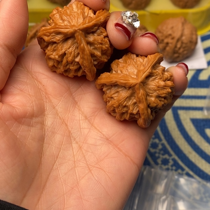 用***7桃核吊坠三棱核桃