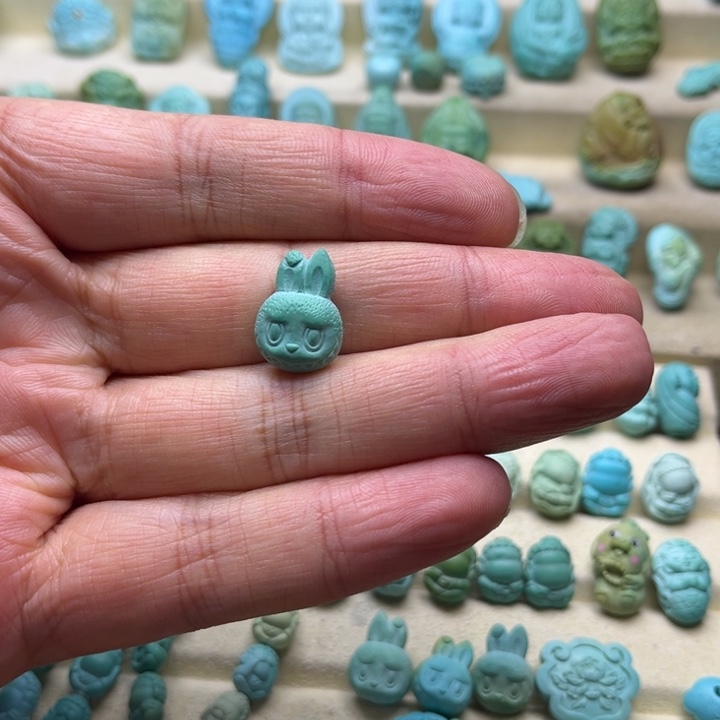 绿松石未镶嵌颈饰