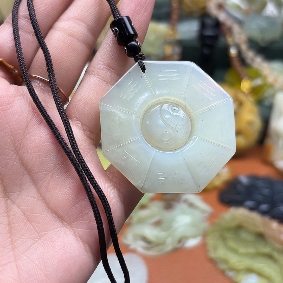 蛇纹石玉未镶嵌吊坠