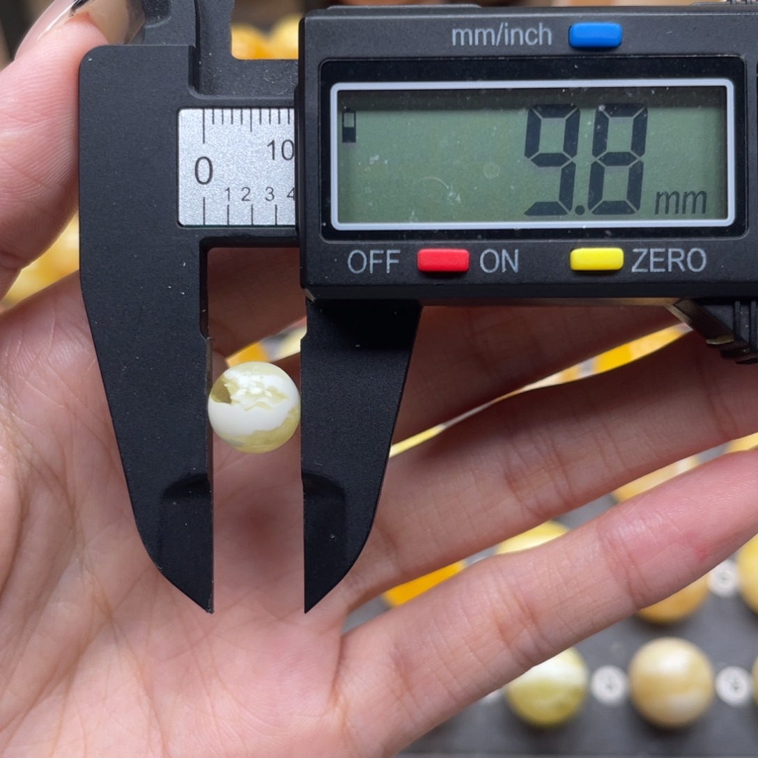 陈***退琥珀未镶嵌珠宝奇石