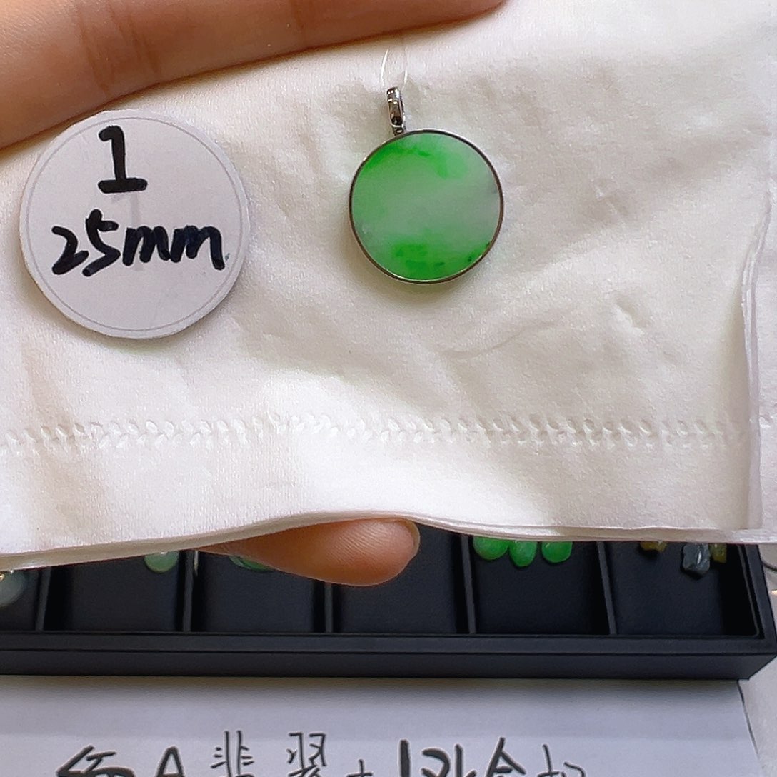 翡翠颈饰18K金镶嵌翡翠