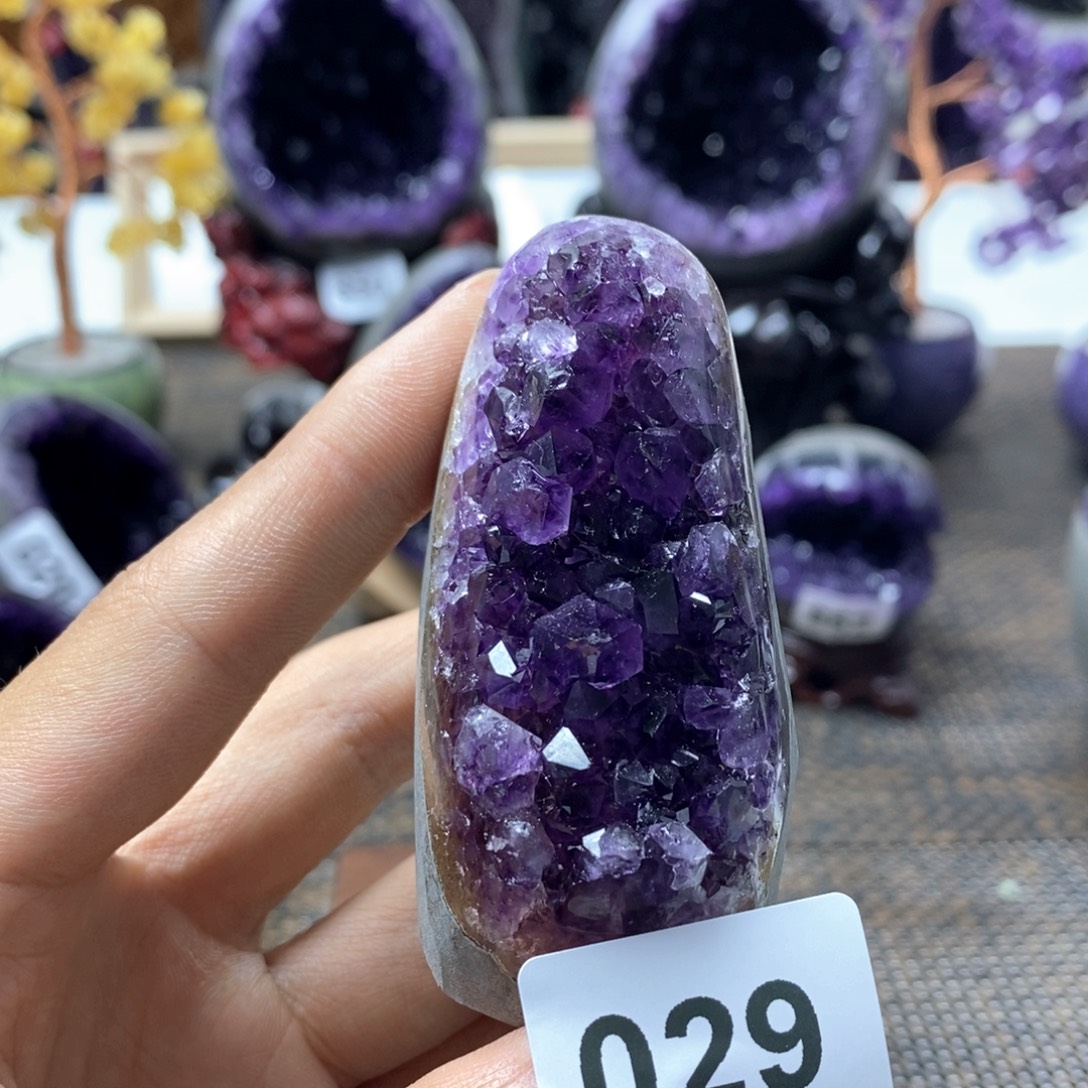紫晶未镶嵌大型摆件（非配饰）