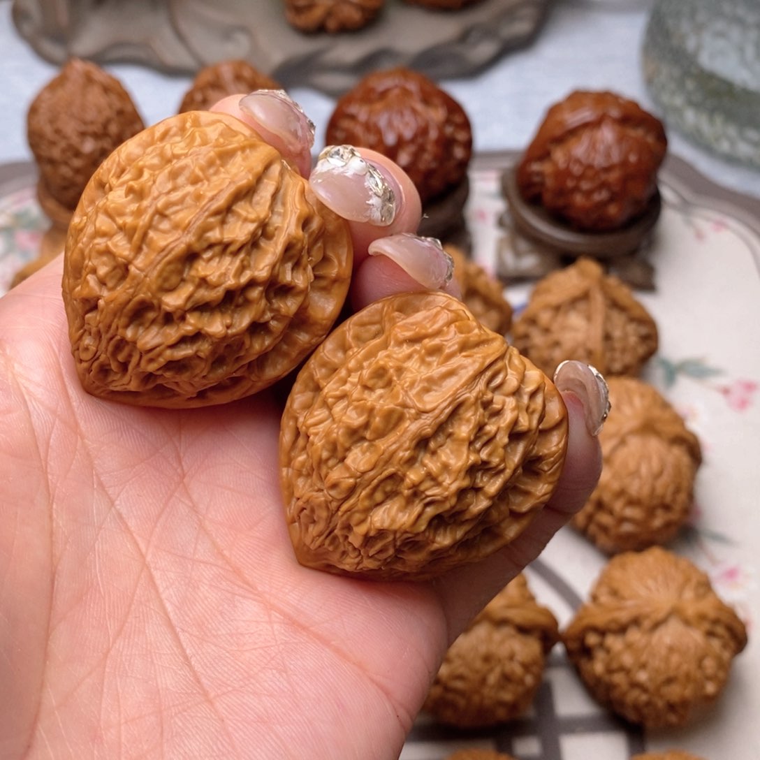 【闪购商品】文玩核桃把件赛**黑金牛