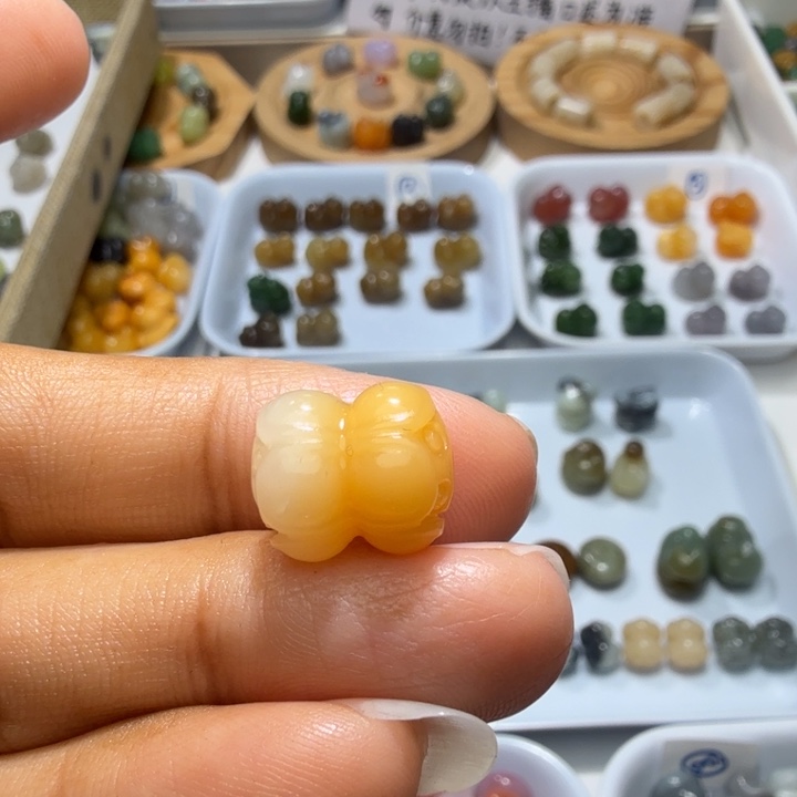 晟***蕾和田玉未镶嵌珠宝奇石
