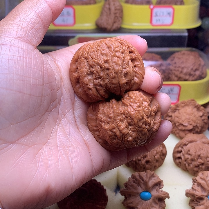 文玩核桃吊坠F*血麒麟