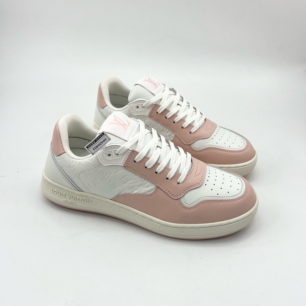 99新 LouisVuitton/路易威登 37码/白粉暗纹低帮板鞋/pp426403