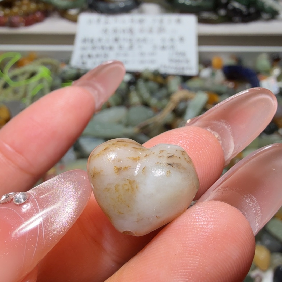 和田玉未镶嵌珠宝奇石包容