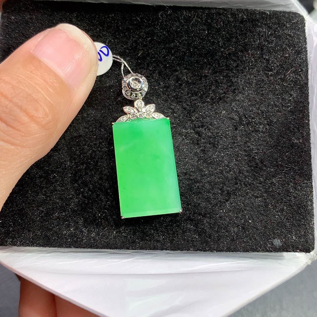 翡翠吊坠(赠链)18K金镶嵌