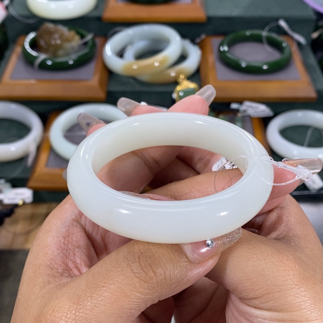 和田玉手镯未镶嵌M****多