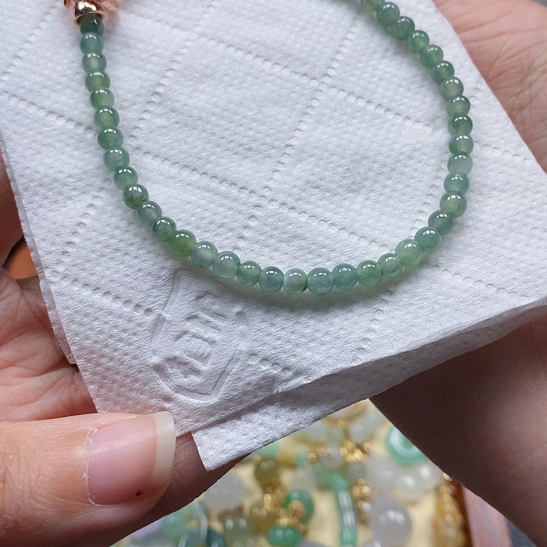 翡翠颈饰未镶嵌闪