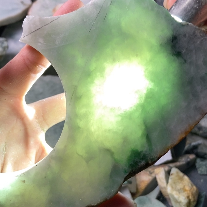 翡翠颈饰未镶嵌天然翡翠