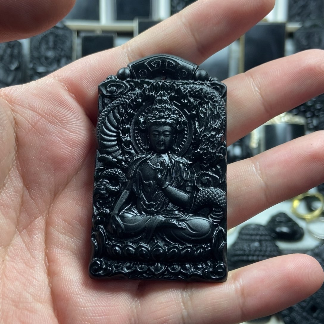 岫玉颈饰未镶嵌牌子