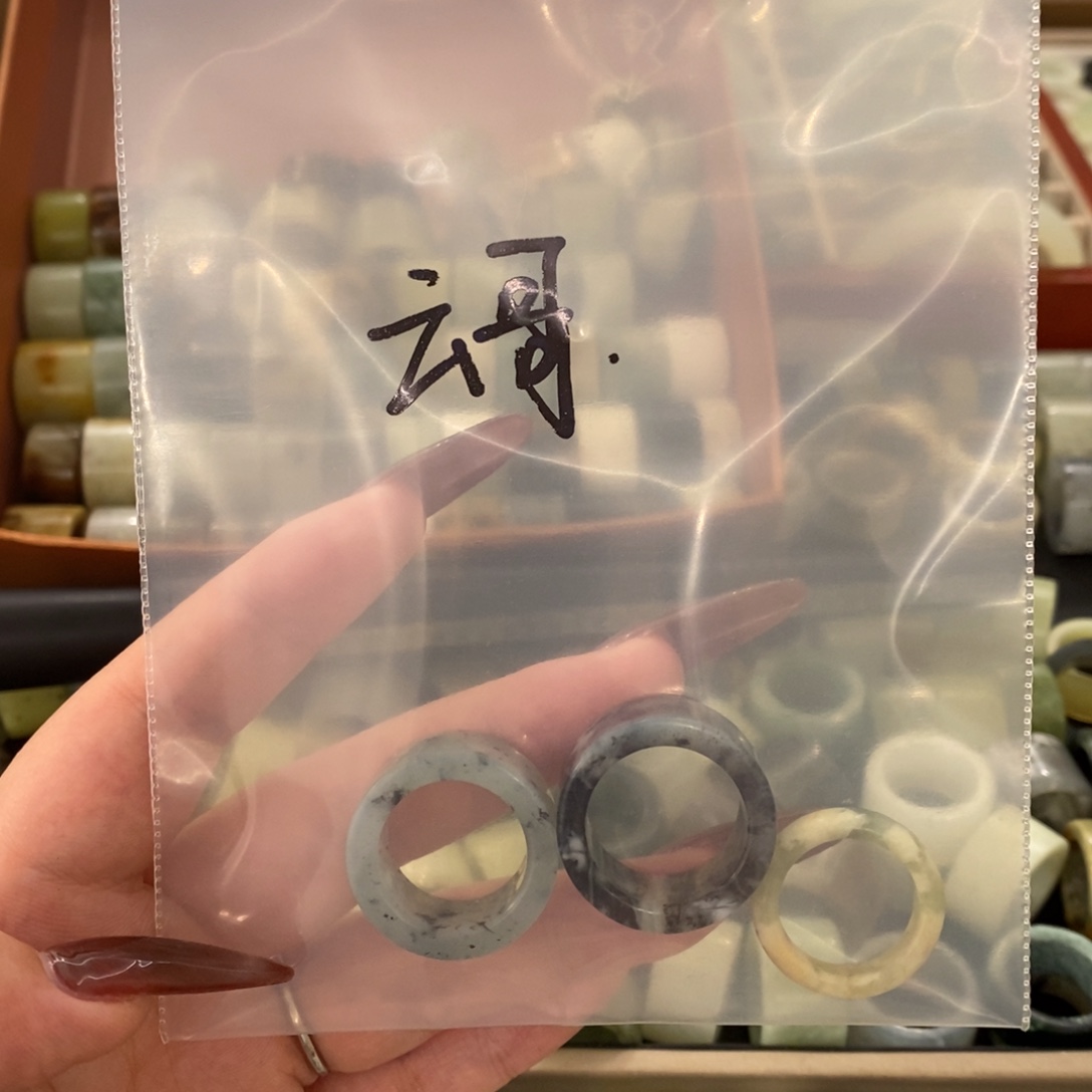 云***哥蛇纹石玉未镶嵌戒指