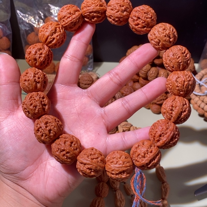 文玩核桃手串……30