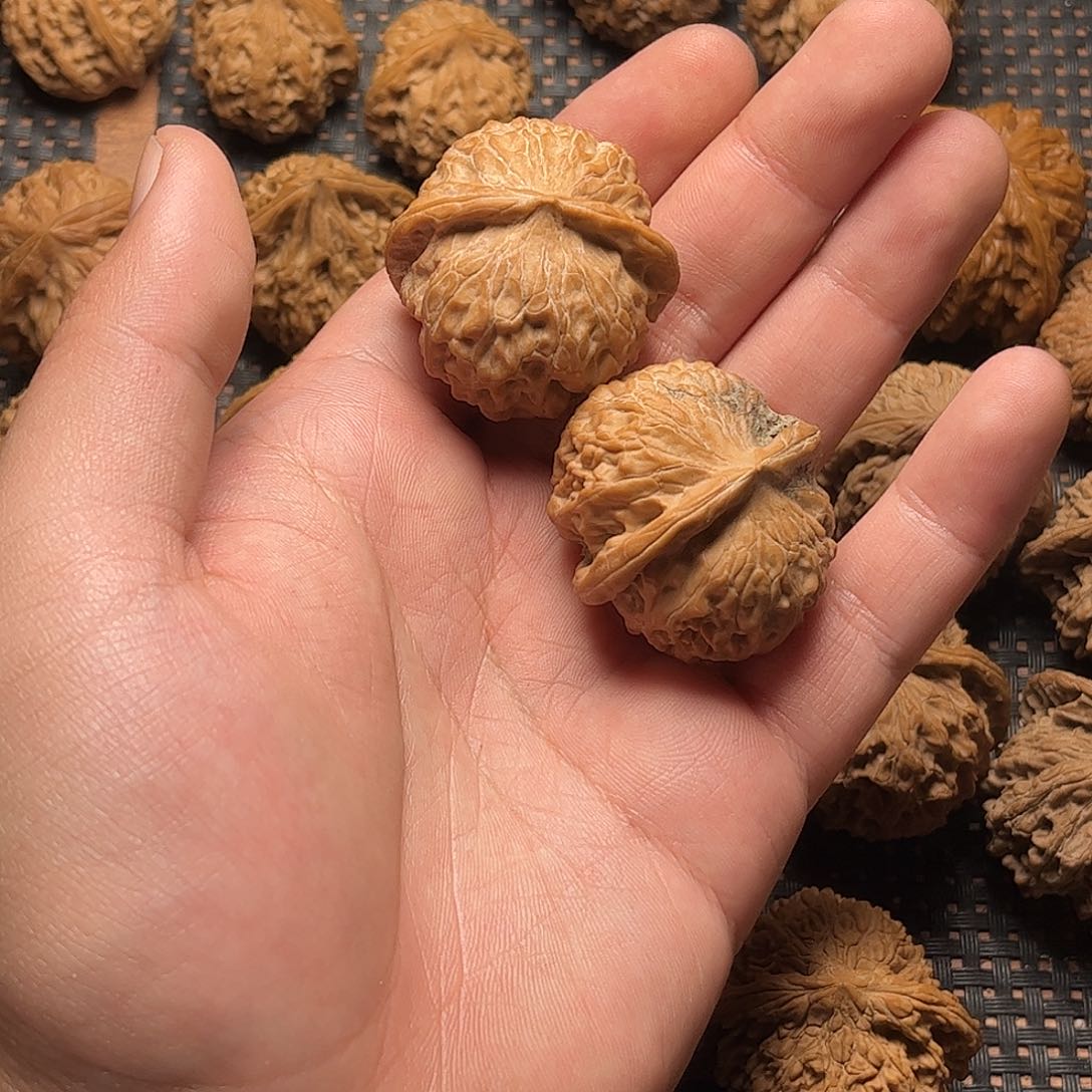 文玩核桃把件大*睿金锭