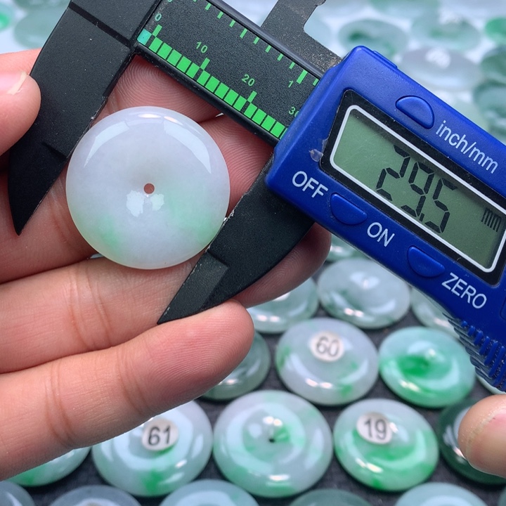 翡翠颈饰未镶嵌缅甸天然A货翡翠