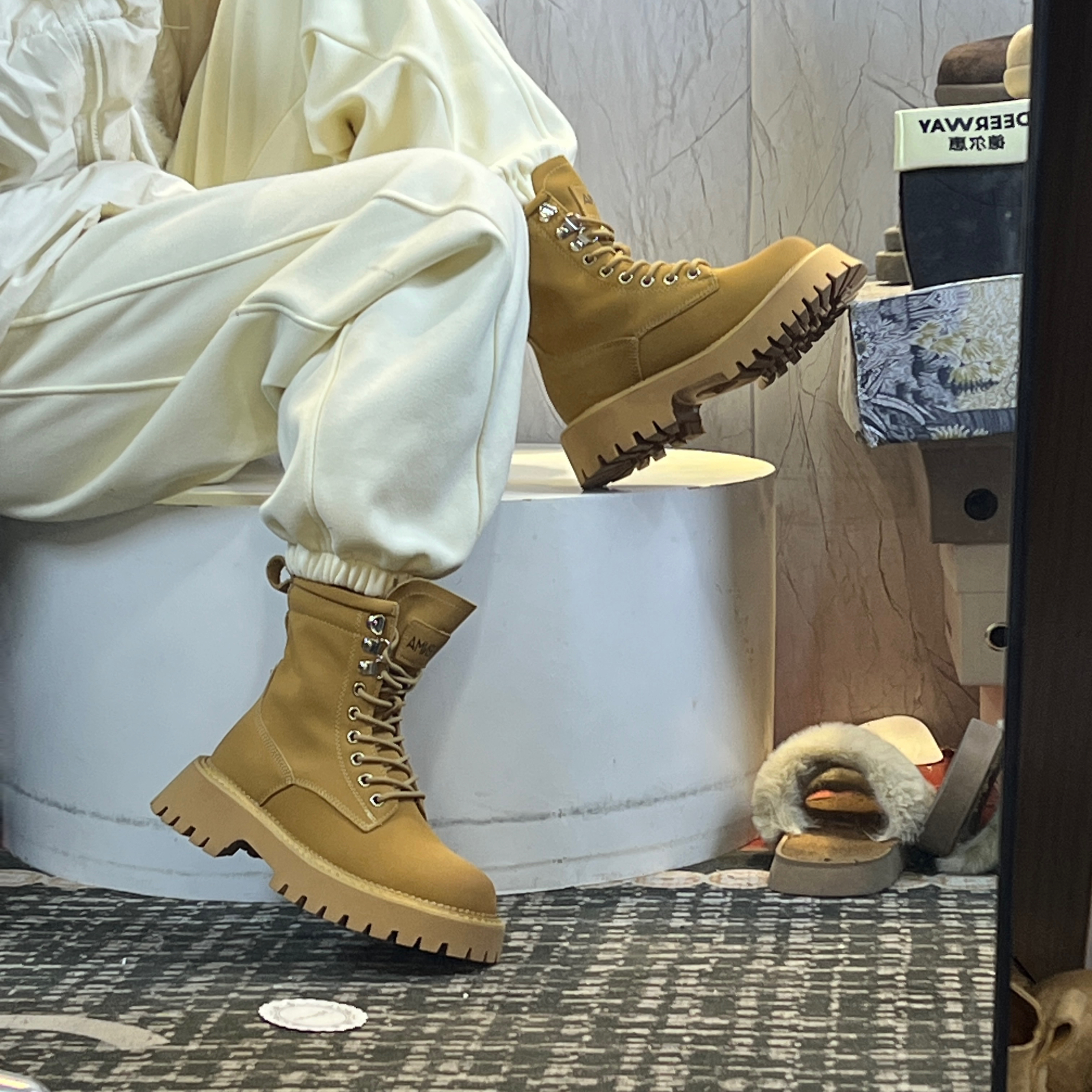 （多多鞋服131026）真皮大黄靴女25秋冬新款粗跟短靴厚底工装马丁靴