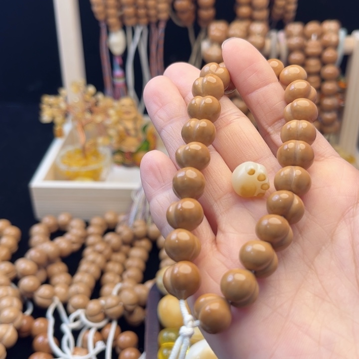 文玩核桃吊坠屁桃