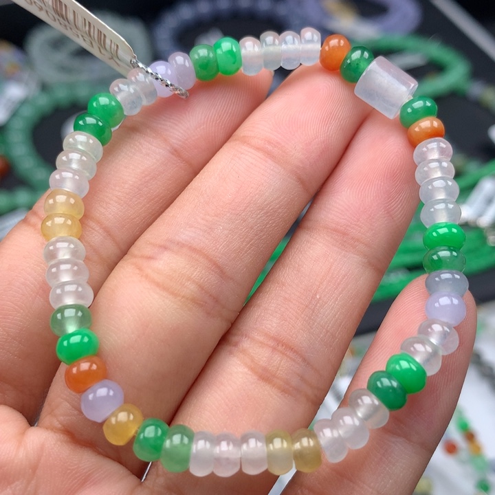翡翠手镯未镶嵌卡