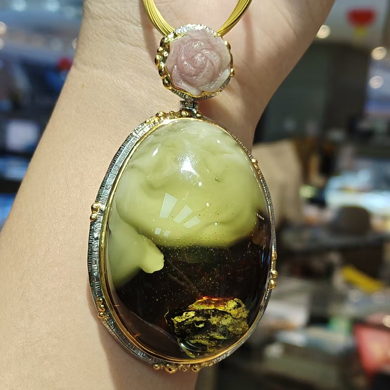  银镶天然琥珀意境精美百搭女款吊坠