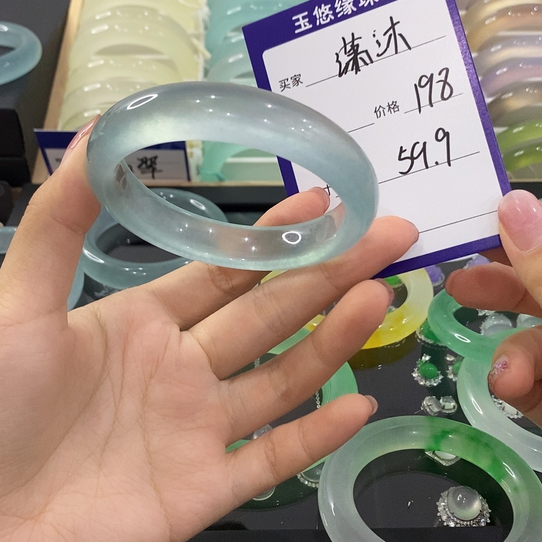 潇***沐直播一对一挑选链接
