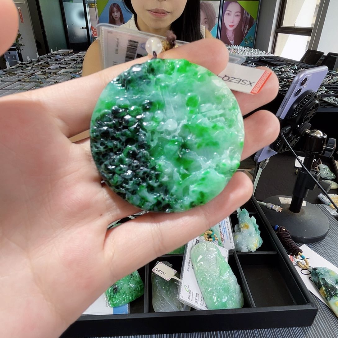 颈饰未镶嵌翡翠一