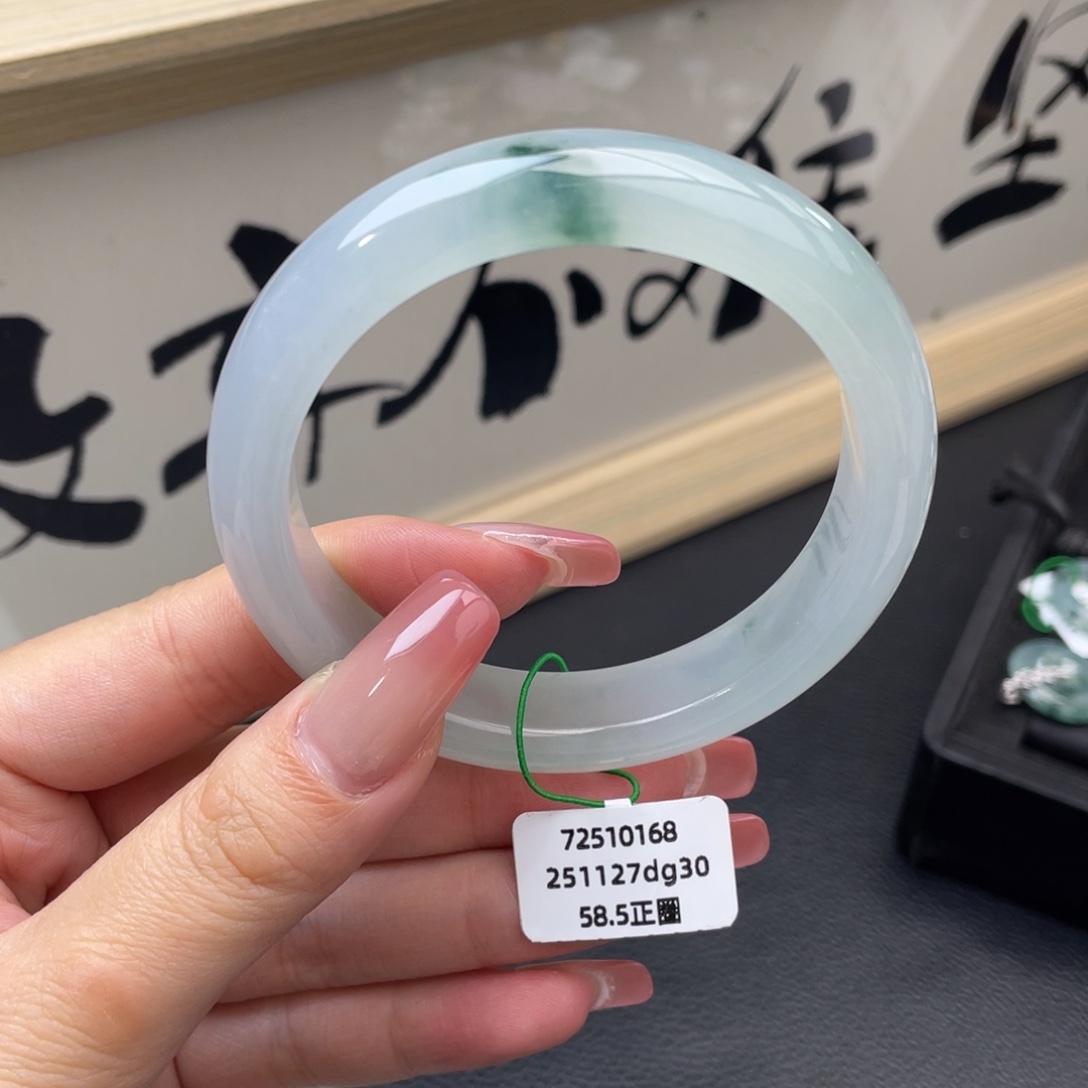 翡翠未镶嵌手镯正圈58.5冰胶飘花 完整度高