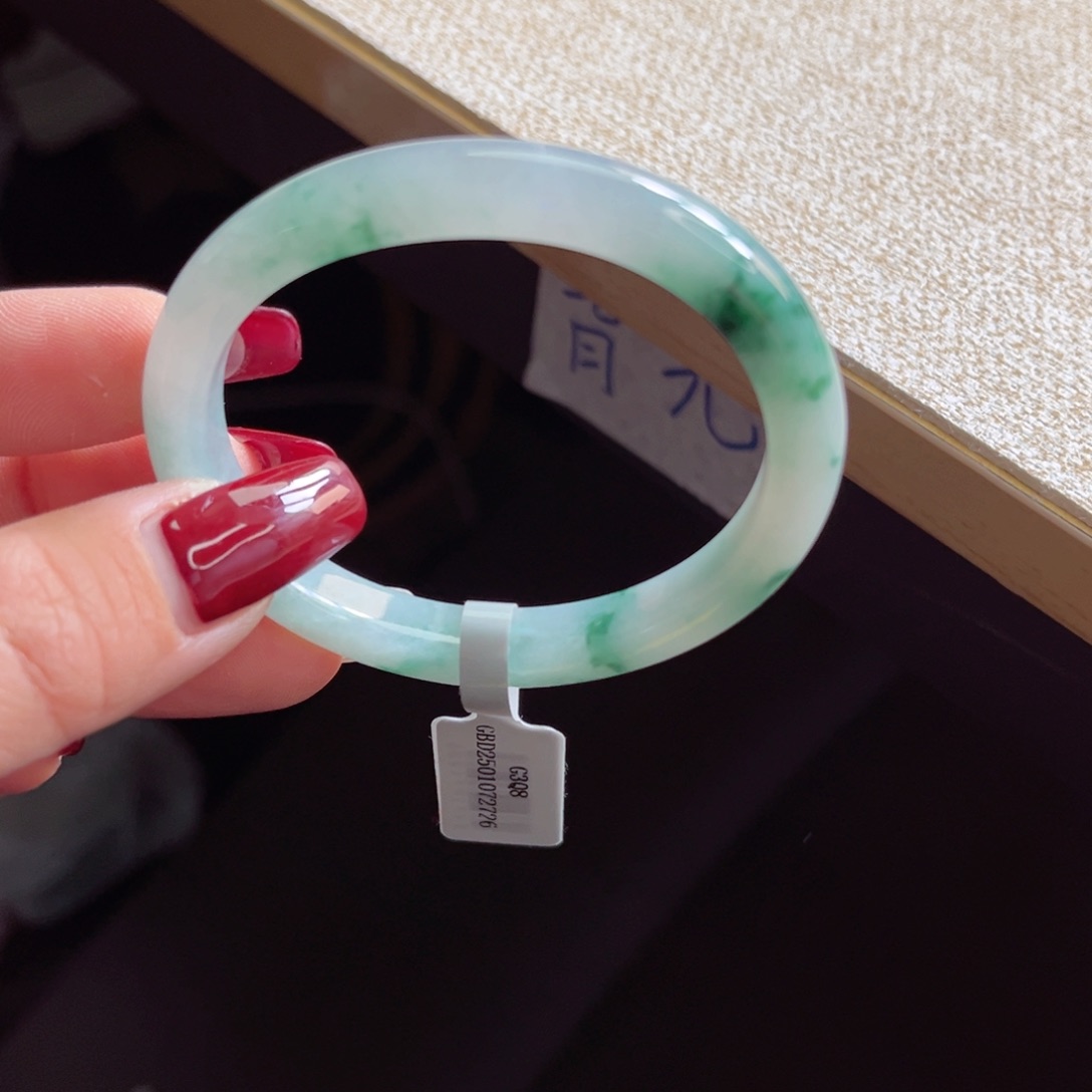 翡翠手镯未镶嵌手镯