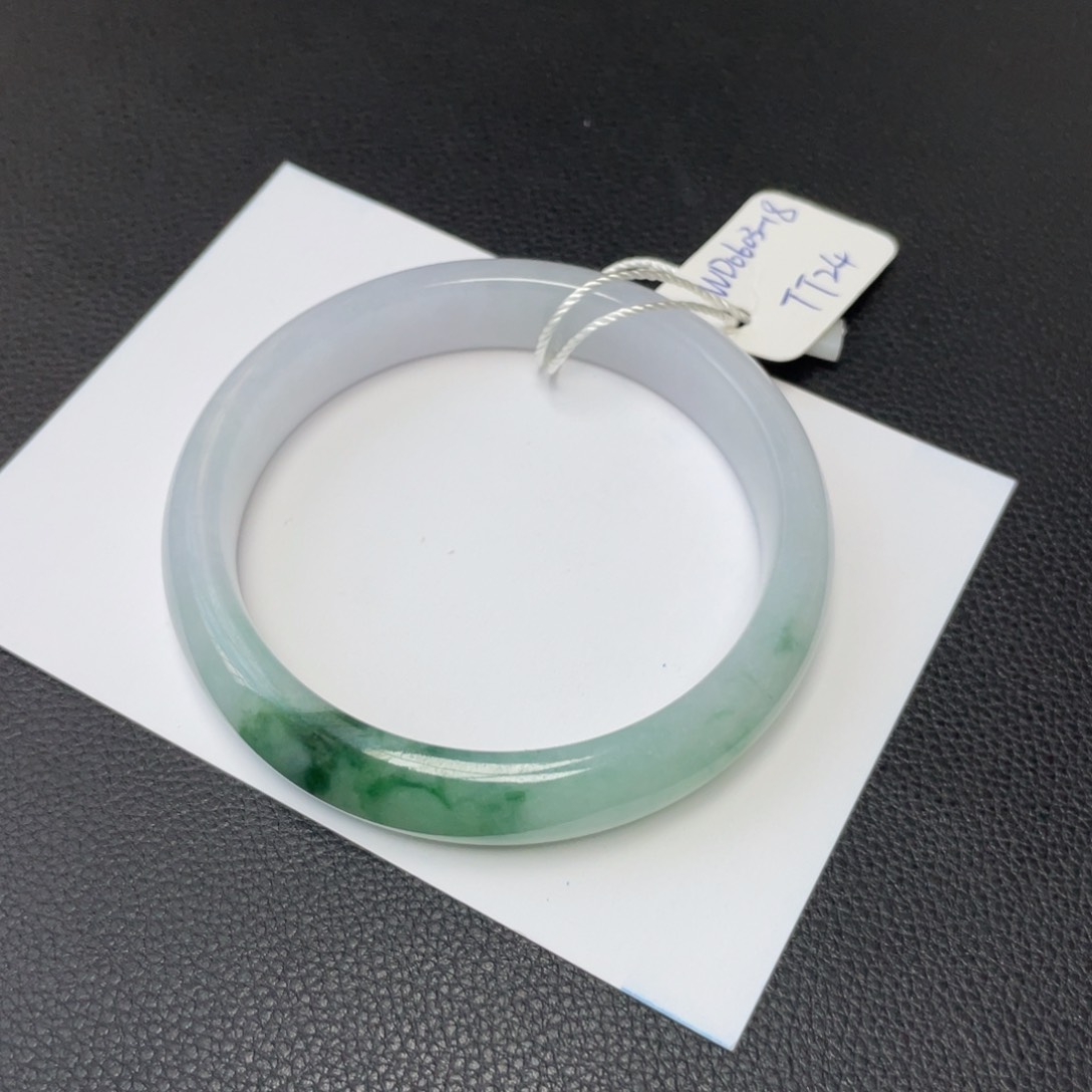 翡翠手镯未镶嵌正圈