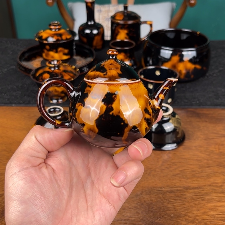 壶玳瑁釉小梨形壶