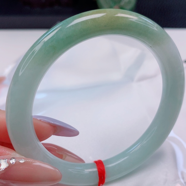 翡翠未镶嵌手镯（圆镯）