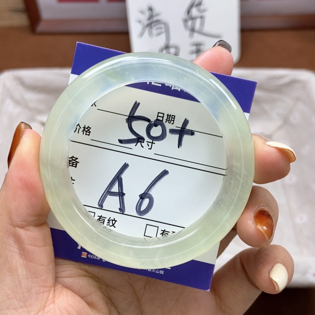 岫玉手镯手镯未镶嵌