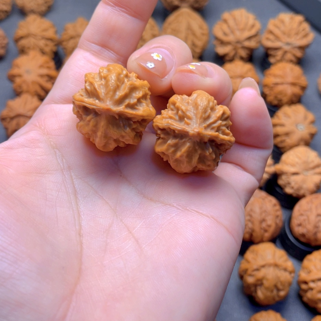 核桃文玩把件米老头尖尖微微磨