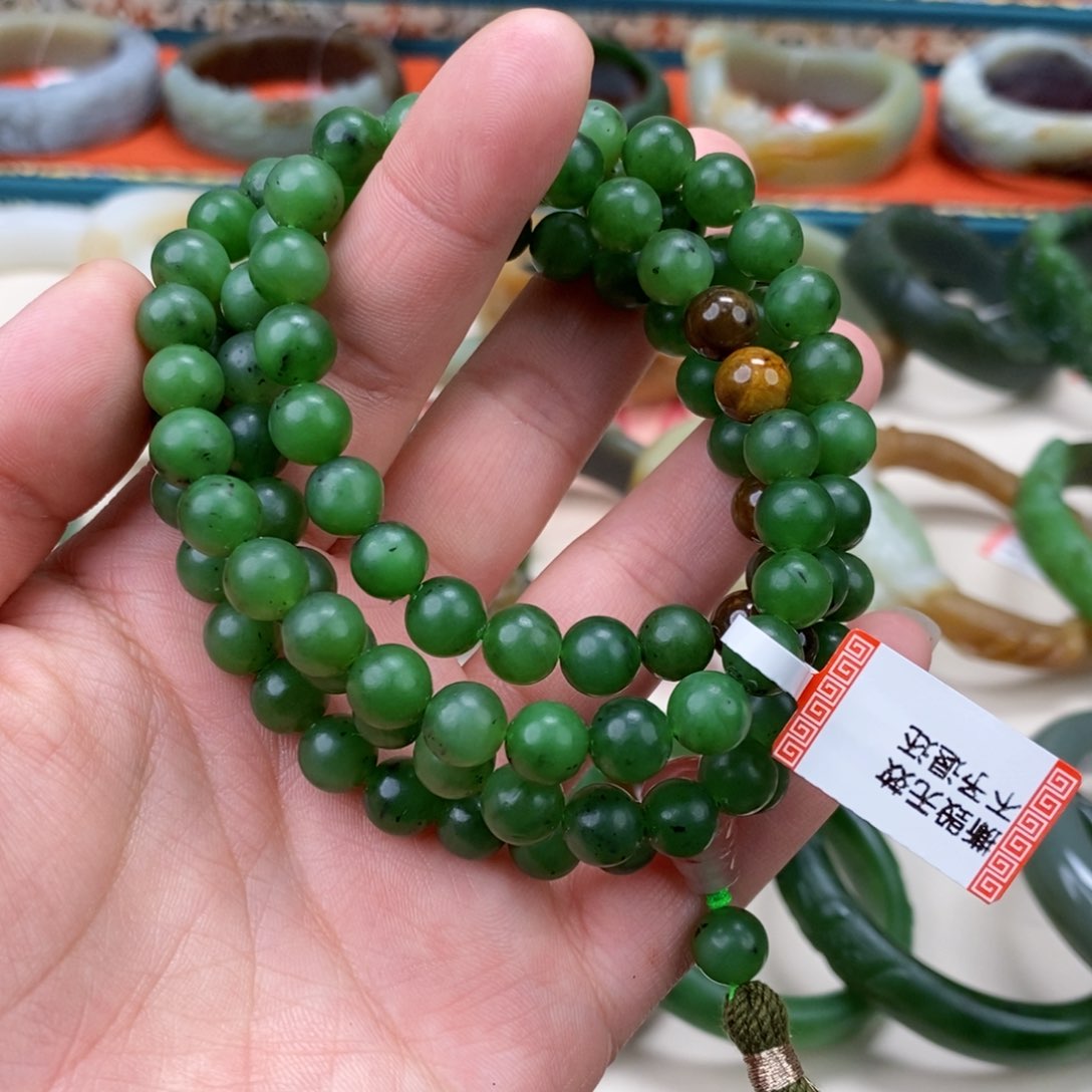 和田玉未镶嵌碧籽珠子108卡8