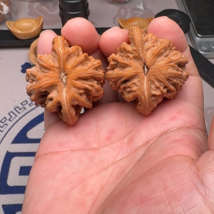 把件桃核霞云岭狮子头45尺9