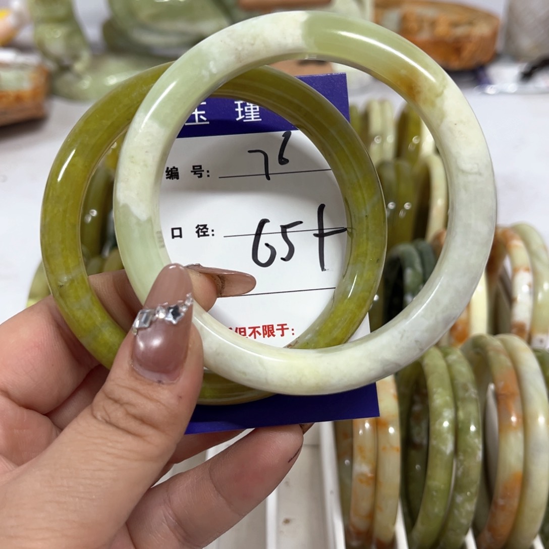 蛇纹石玉手镯未镶嵌