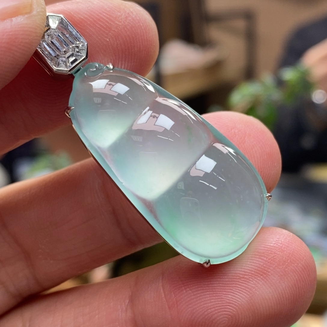 翡翠颈饰18K金镶嵌挂件