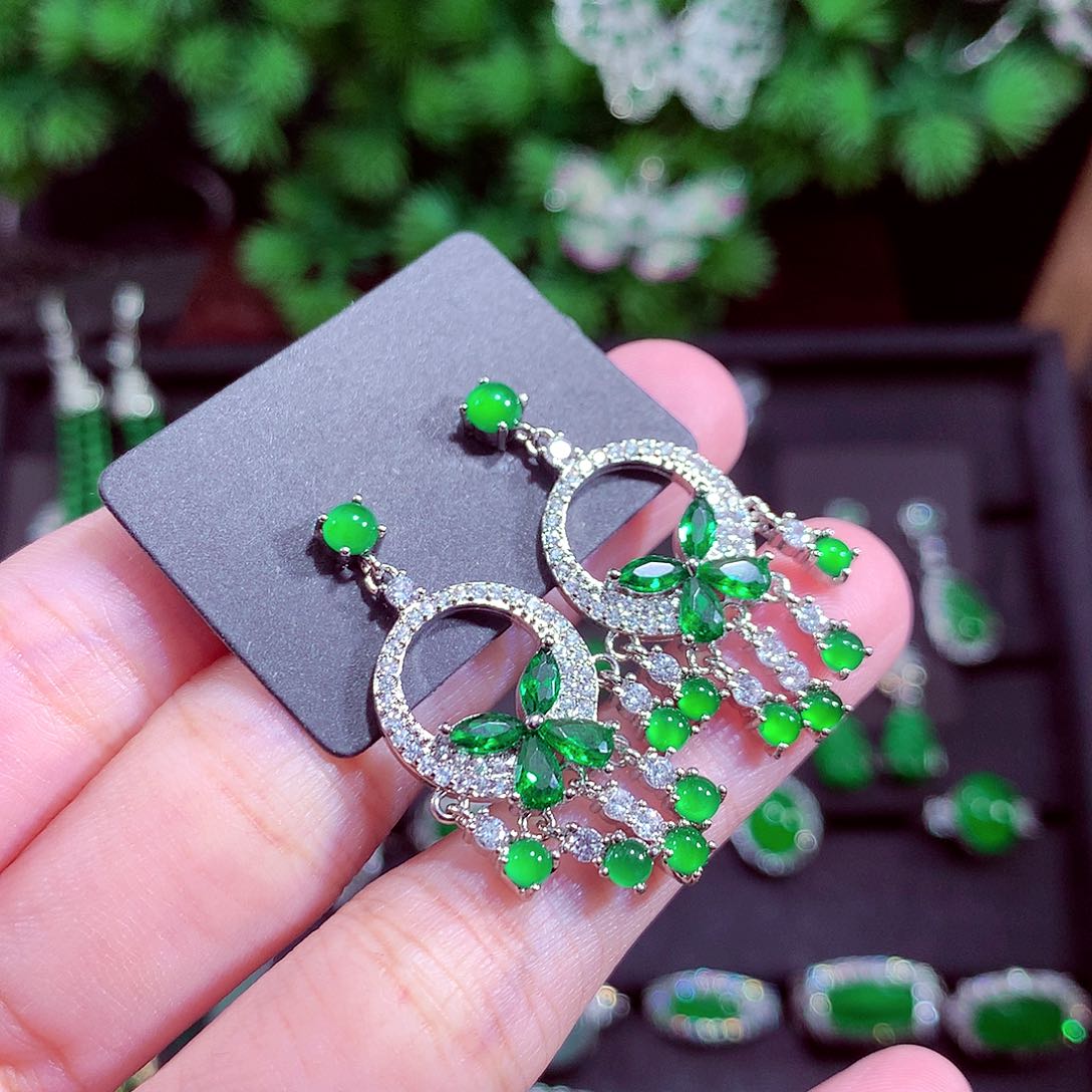 颈饰未镶嵌翡翠天然