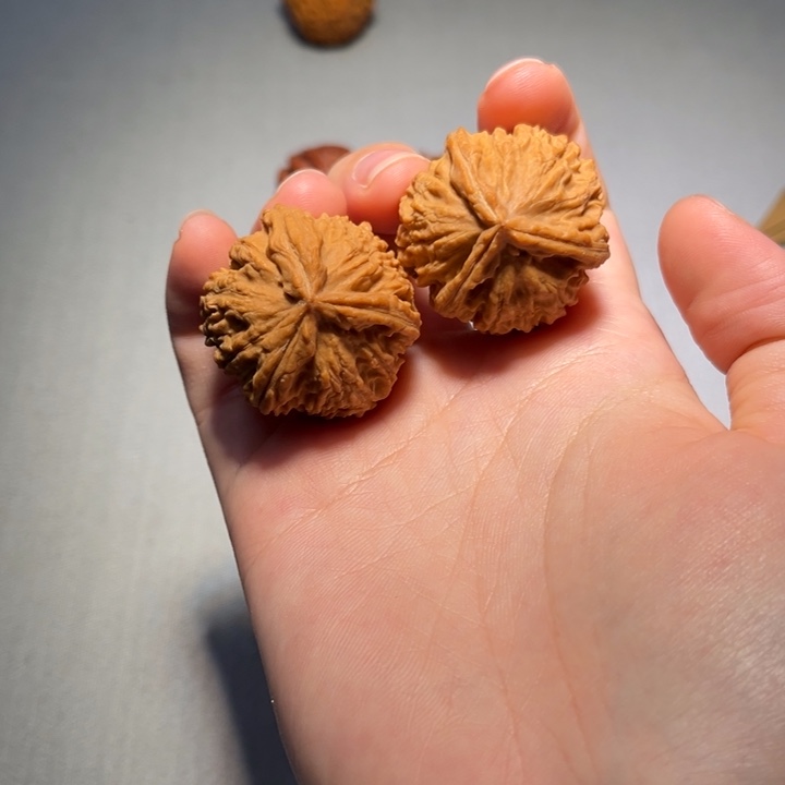 把件文玩核桃三棱068