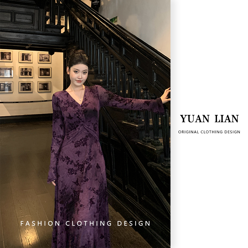 ZOZ糕冷圆脸[烟雨紫蒙]法式V领连衣裙秋冬高贵显瘦复古气质长裙