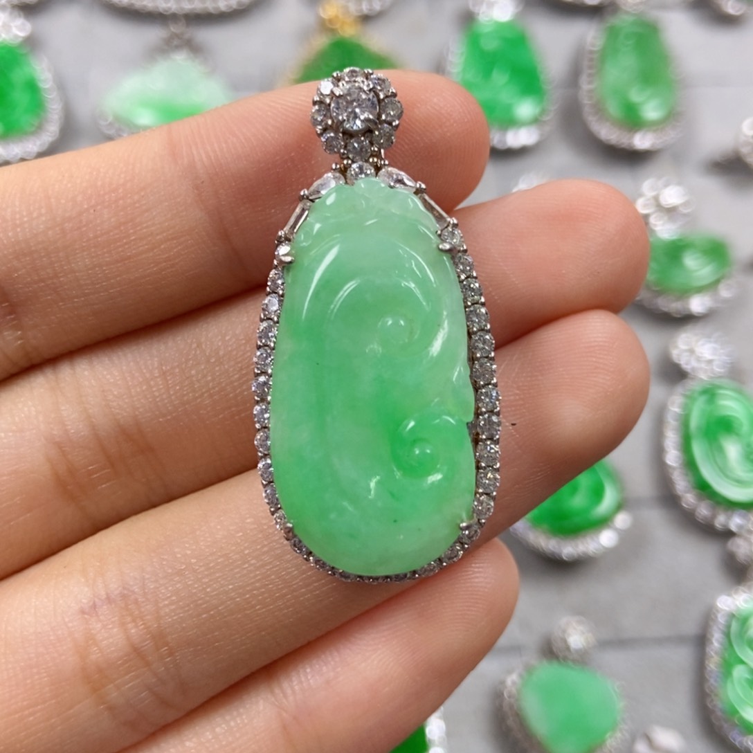 颈饰未镶嵌翡翠如意