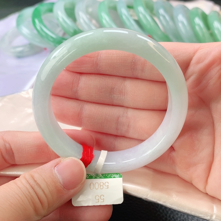 翡翠手镯未镶嵌缅甸A货翡翠手镯