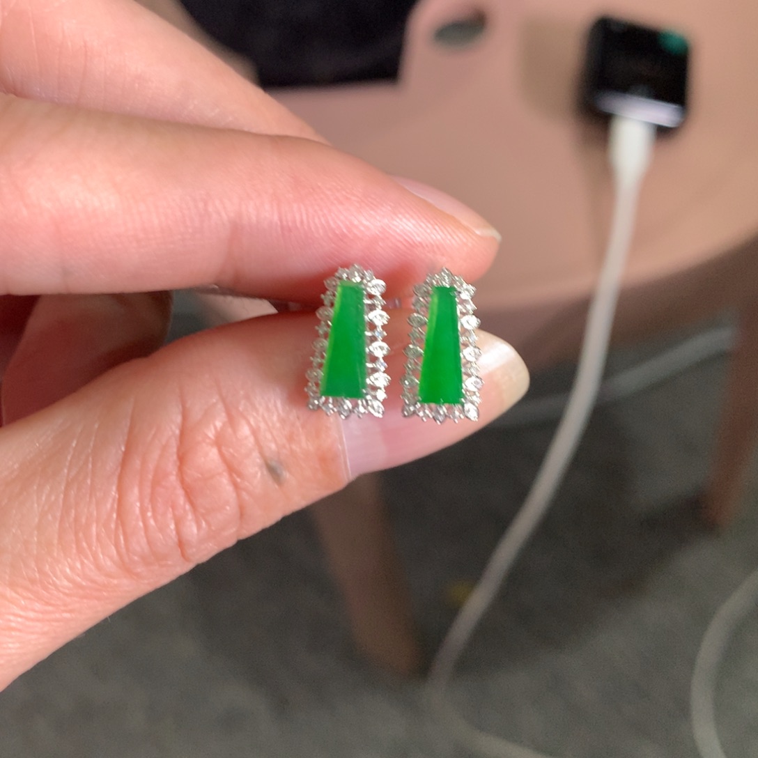 修***士翡翠18K金镶嵌耳饰翡翠