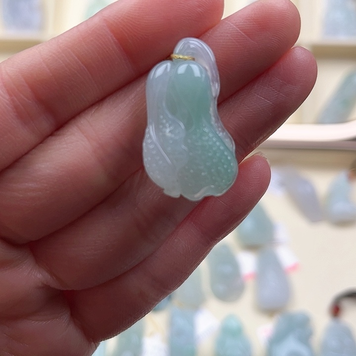 翡翠颈饰未镶嵌百**神白菜