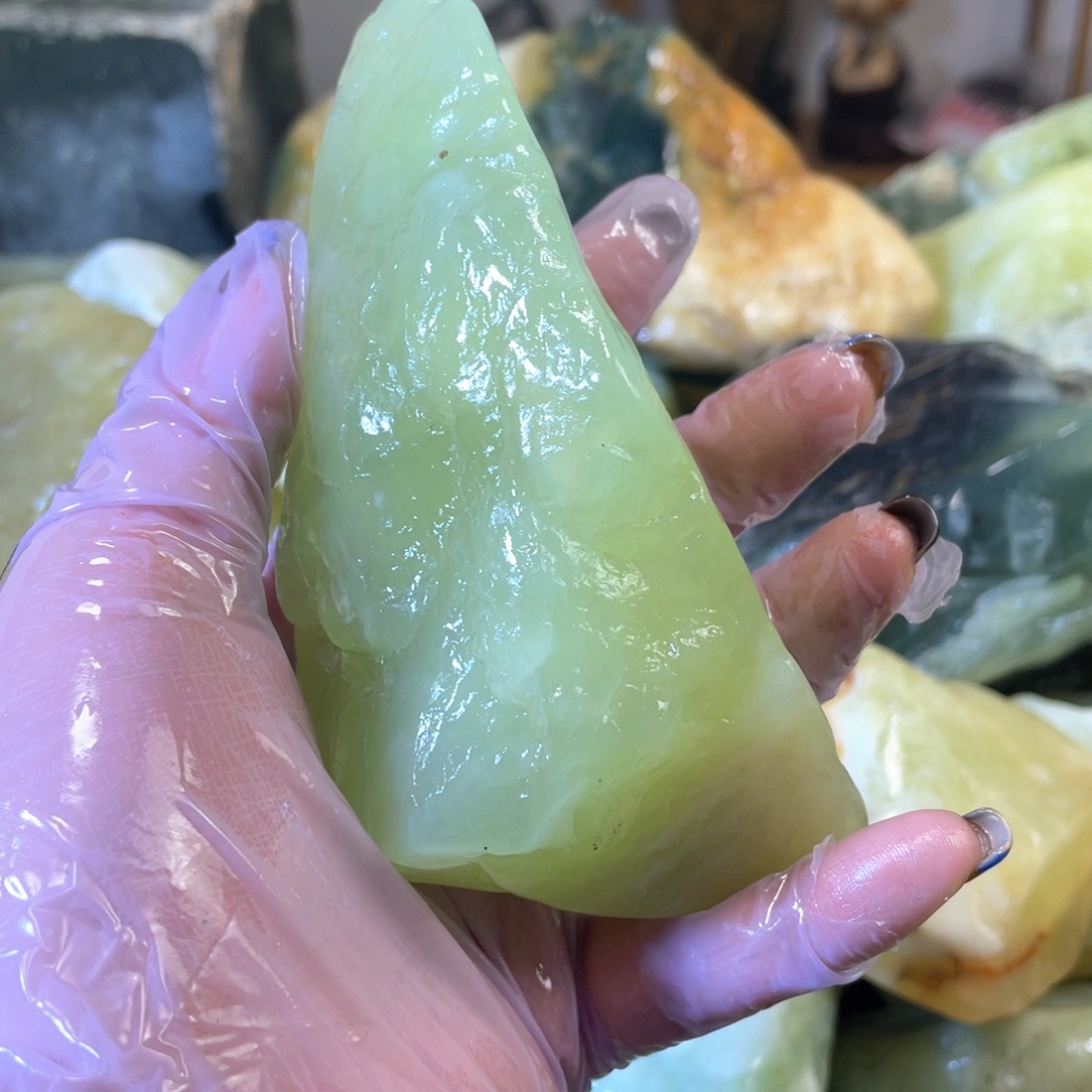 蛇纹石玉未镶嵌中国四大名玉简易